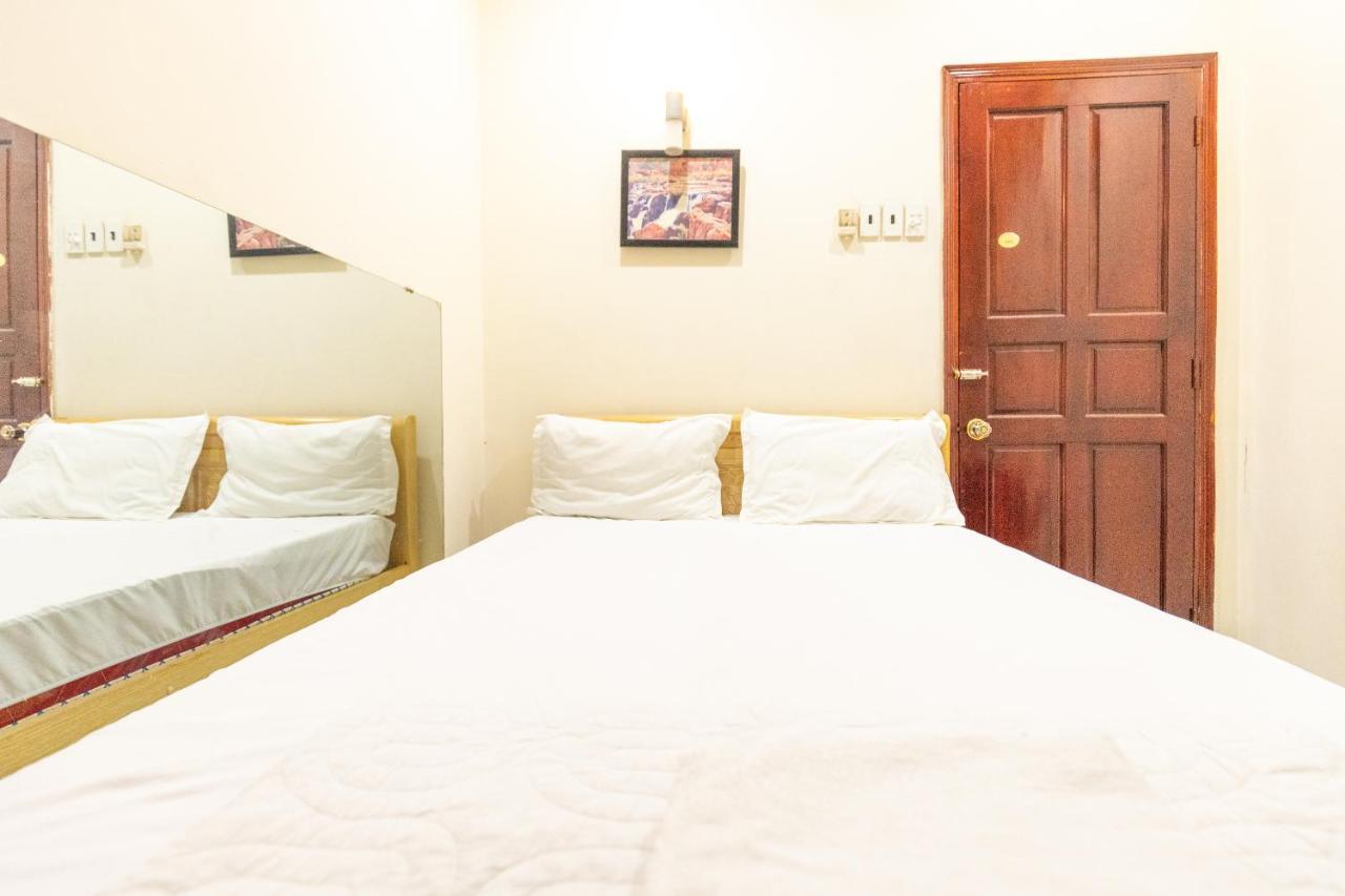 Như Huỳnh 2 3*